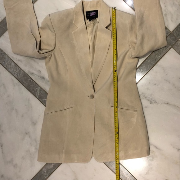 *HOST PICK* 100% Silk Blazer - Picture 12 of 16